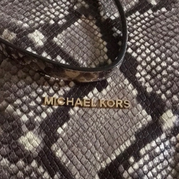 ๐ Michael Kors Snakeskin Leather Convertable Clutch Shoulder Bag NWOT - Picture 9 of 16